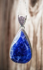 Gorgeous sapphire birthstone pendant curated by Turmalina By Pinal.