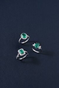 Exquisite set of emerald earrings with diamonds